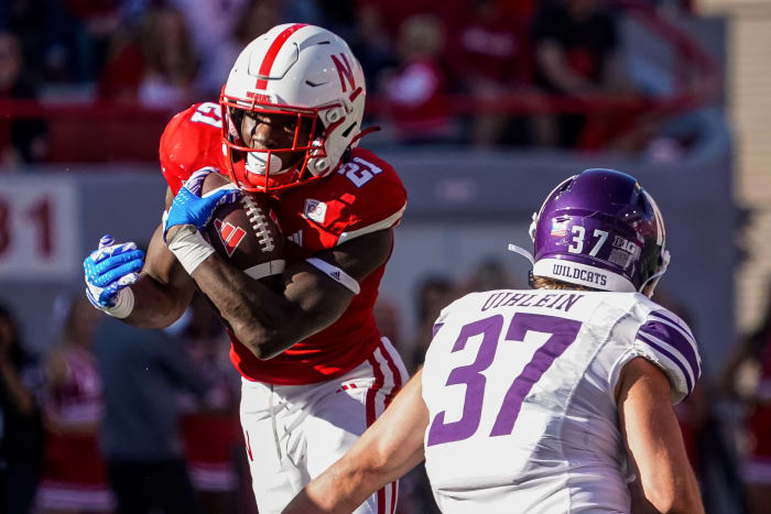 Emmett Johnson 2Q run 2023 Nebraska vs Northwestern football USATSI_21702104